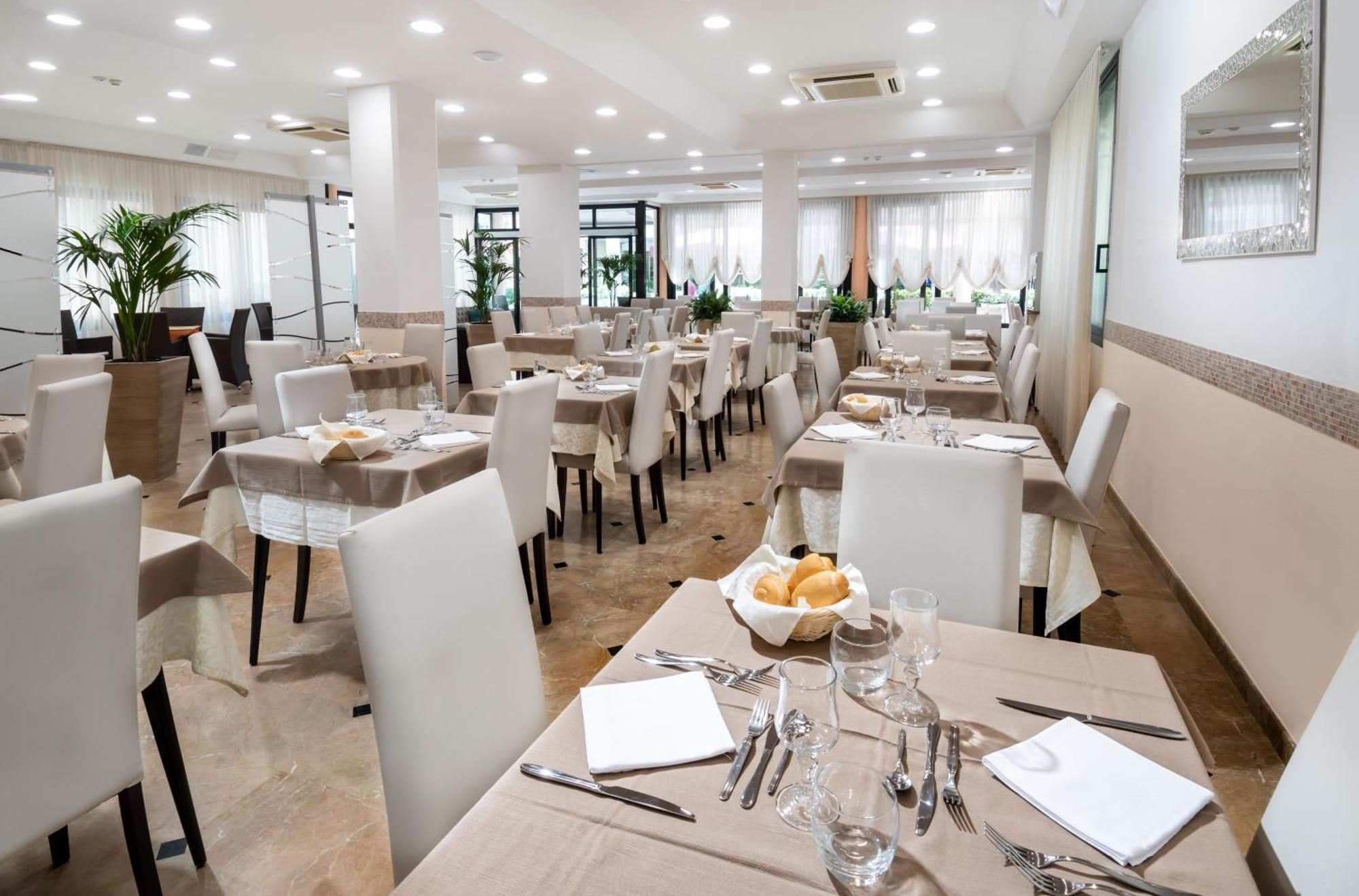 Hotel Novella Misano Adriatico Ngoại thất bức ảnh