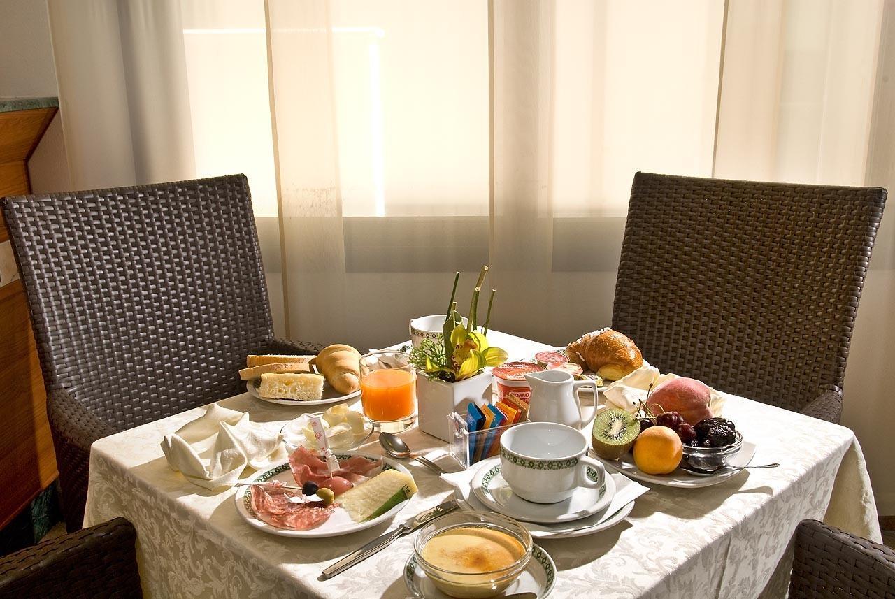 Hotel Novella Misano Adriatico Ngoại thất bức ảnh